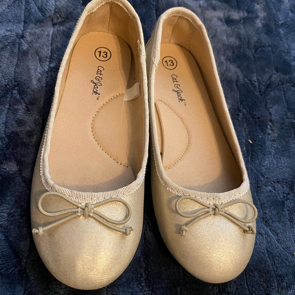 Cat & Jack Gold Dress Shoes with Decorative Bow